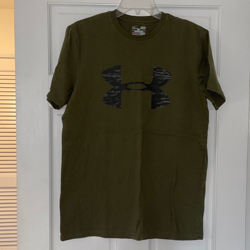 Mens under armour shirt, small